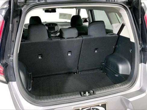 Used 2025 Kia Soul LX image 4