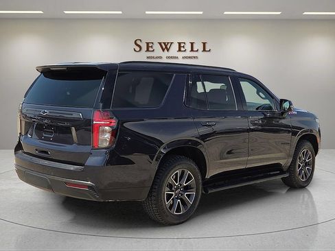 Used 2022 Chevrolet Tahoe Z71 w/ Luxury Package AWD/4WD image 4