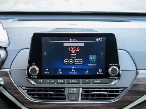 Used 2024 Nissan Altima 2.5 SV image 15