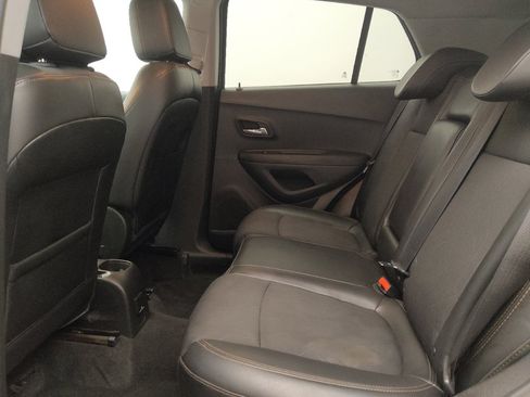 Used 2019 Chevrolet Trax LT w/ LT Convenience Package FWD image 18