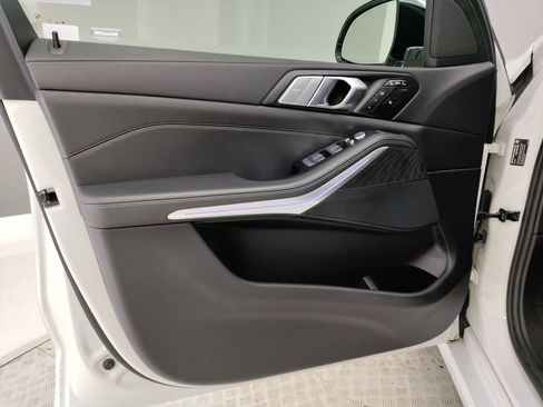 Used 2022 BMW X7 xDrive40i w/ Cold Weather Package image 18