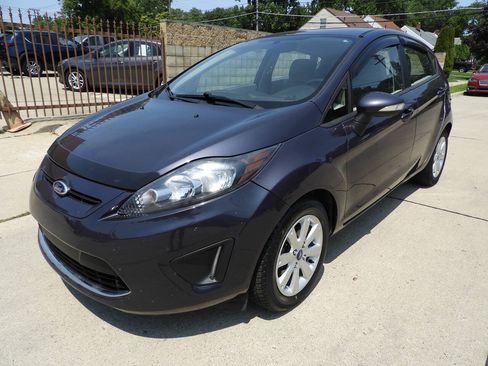 Used 2013 Ford Fiesta SE FWD image 4