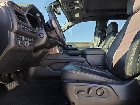 Used 2022 Chevrolet Tahoe High Country image 11