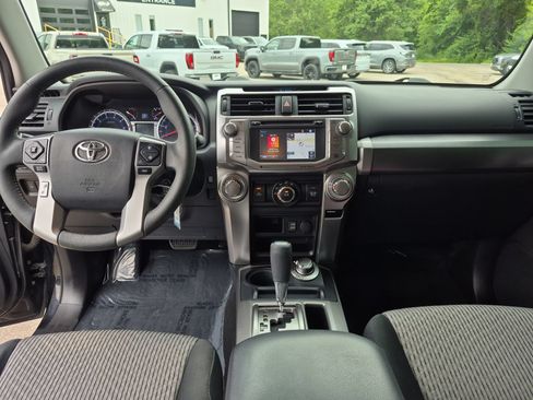 Used 2017 Toyota 4Runner SR5 AWD/4WD image 20
