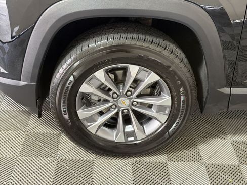 Used 2025 Chevrolet Equinox LT FWD image 12