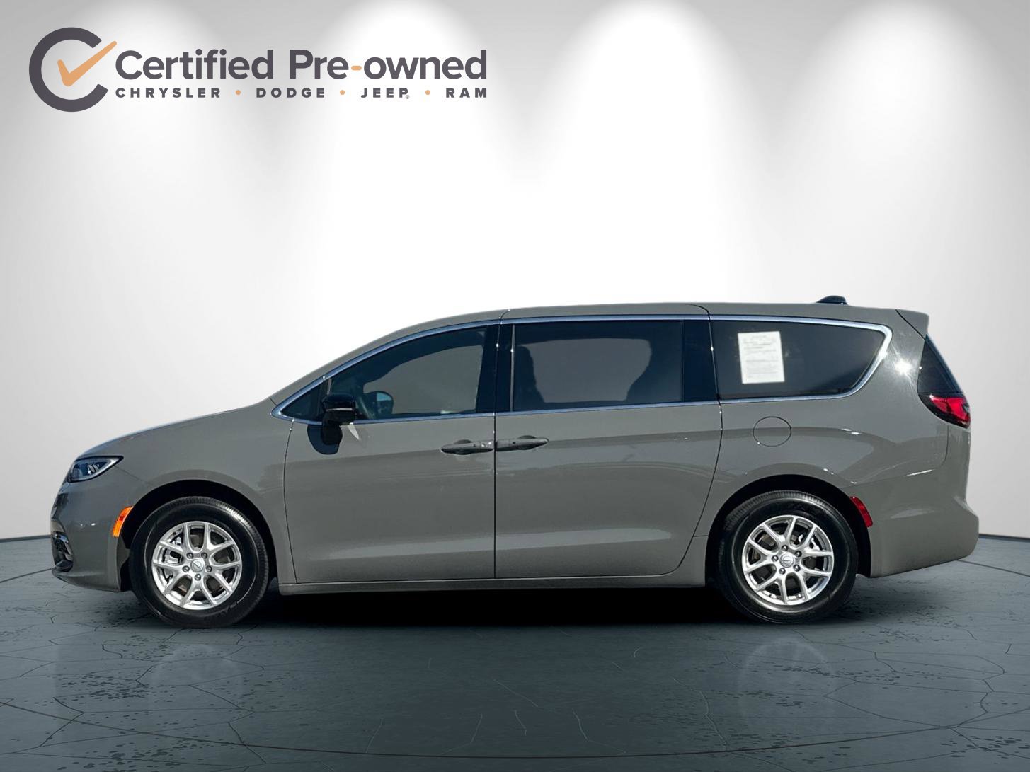 Certified 2025 Chrysler Pacifica Select FWD image 7
