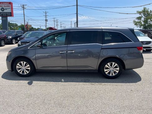 Used 2017 Honda Odyssey SE image 2