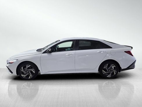 Certified 2025 Hyundai Elantra Sport FWD image 4