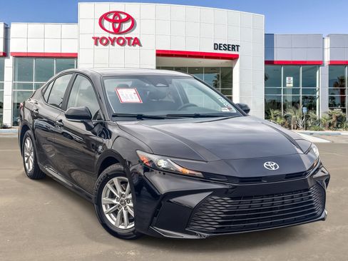 Certified 2025 Toyota Camry LE image 1