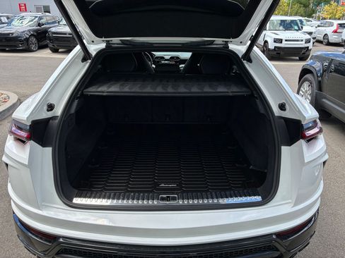 Used 2022 Lamborghini Urus AWD/4WD image 27