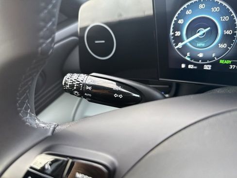 Used 2024 Hyundai Elantra Limited image 23