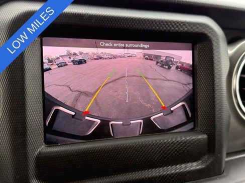 Used 2020 Jeep Wrangler Unlimited Sahara image 21