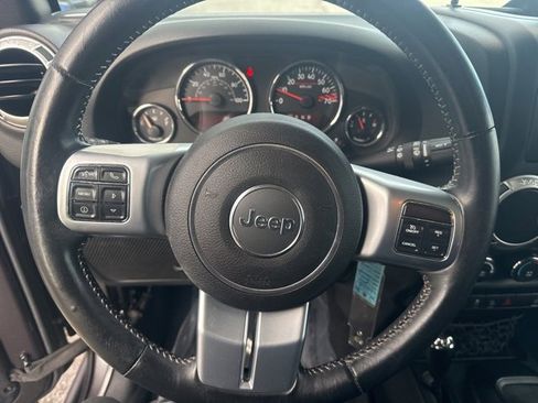 Used 2016 Jeep Wrangler Unlimited Rubicon image 18