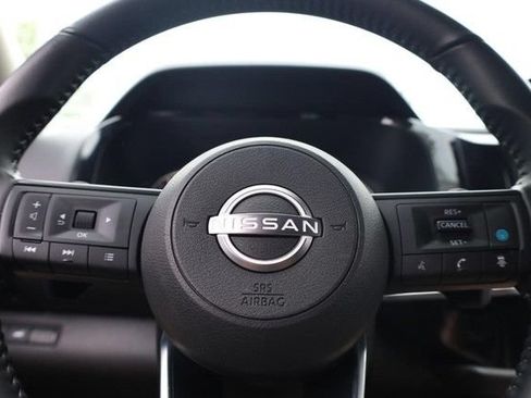Certified 2025 Nissan Pathfinder SV FWD image 11
