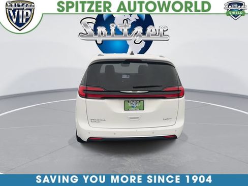 Used 2025 Chrysler Pacifica Select FWD image 8