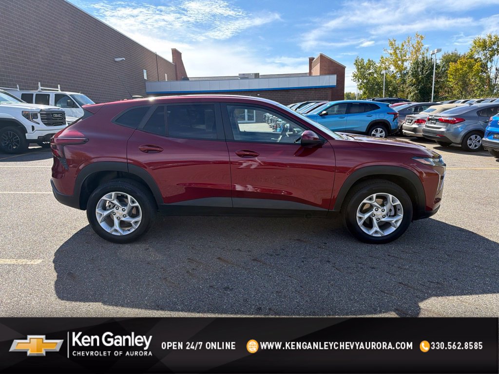 Used 2025 Chevrolet Trax LS w/ LS Convenience Package FWD image 1