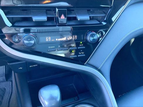 Used 2021 Toyota Camry SE FWD image 35