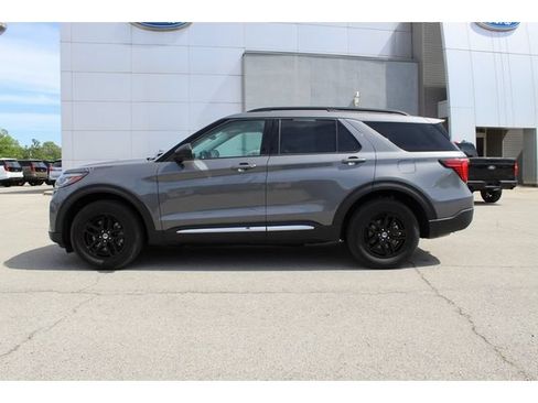 Used 2025 Ford Explorer Active AWD/4WD image 2