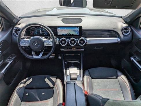 Used 2022 Mercedes-Benz GLB 250 4MATIC image 13