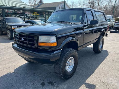 Used 1995 Ford Bronco XLT AWD/4WD image 2
