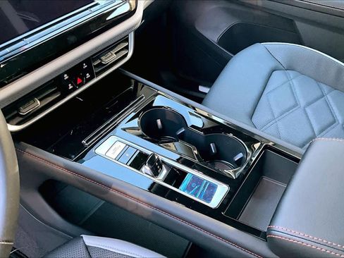 New 2026 Volkswagen Atlas Peak Edition AWD/4WD image 7