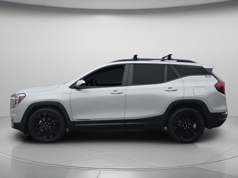 Used 2022 GMC Terrain SLE w/ Driver Convenience Package FWD image 3