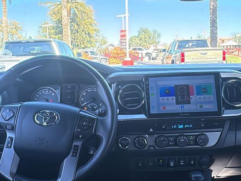 Used 2019 Toyota Tacoma TRD Off-Road image 10