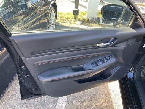 Used 2022 Nissan Altima 2.5 SR w/ Midnight Edition Package image 12