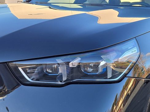 Used 2024 BMW 540i xDrive w/ Premium Package image 9