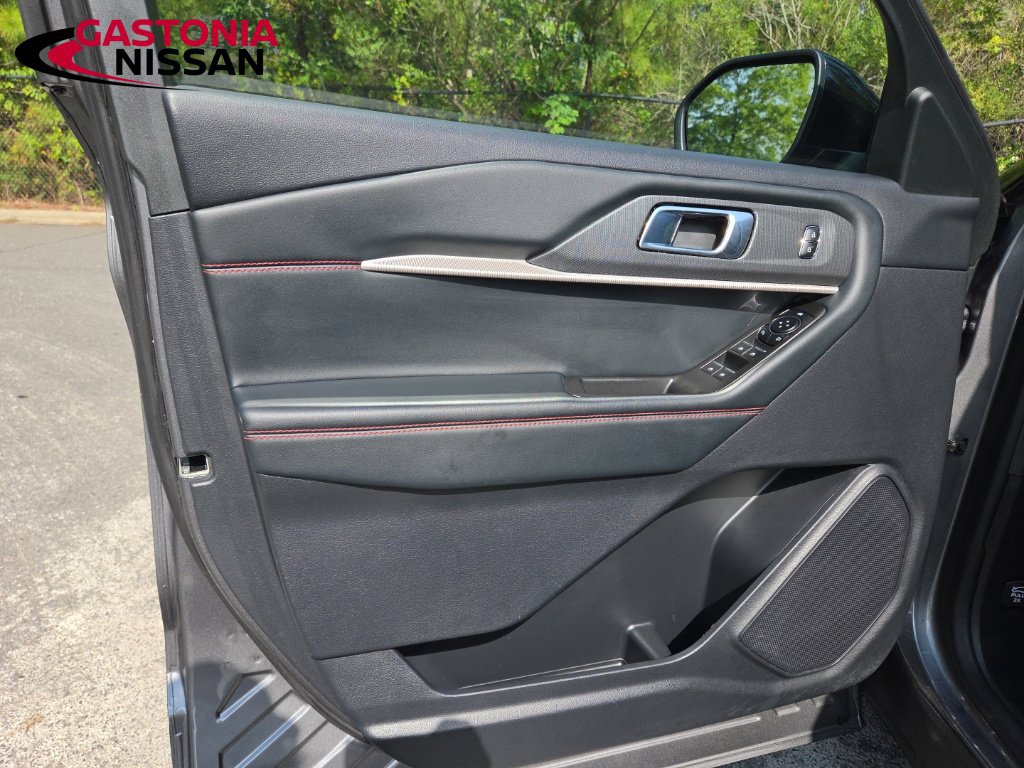 Used 2025 Ford Explorer ST-Line AWD/4WD image 17