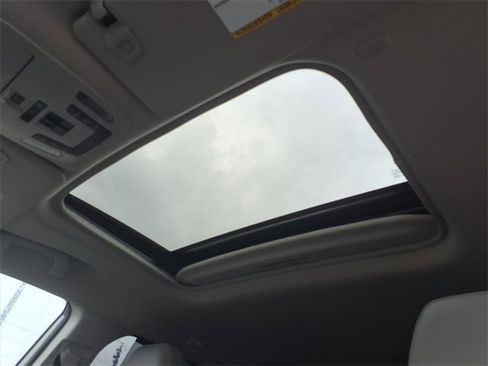 Used 2023 Toyota Sienna XLE image 17