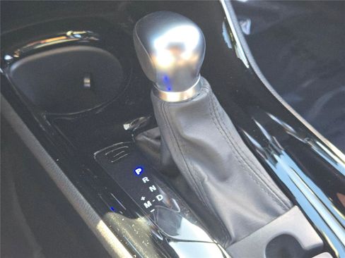 Used 2021 Toyota C-HR XLE image 30