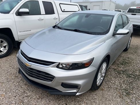 Used 2017 Chevrolet Malibu LT image 1