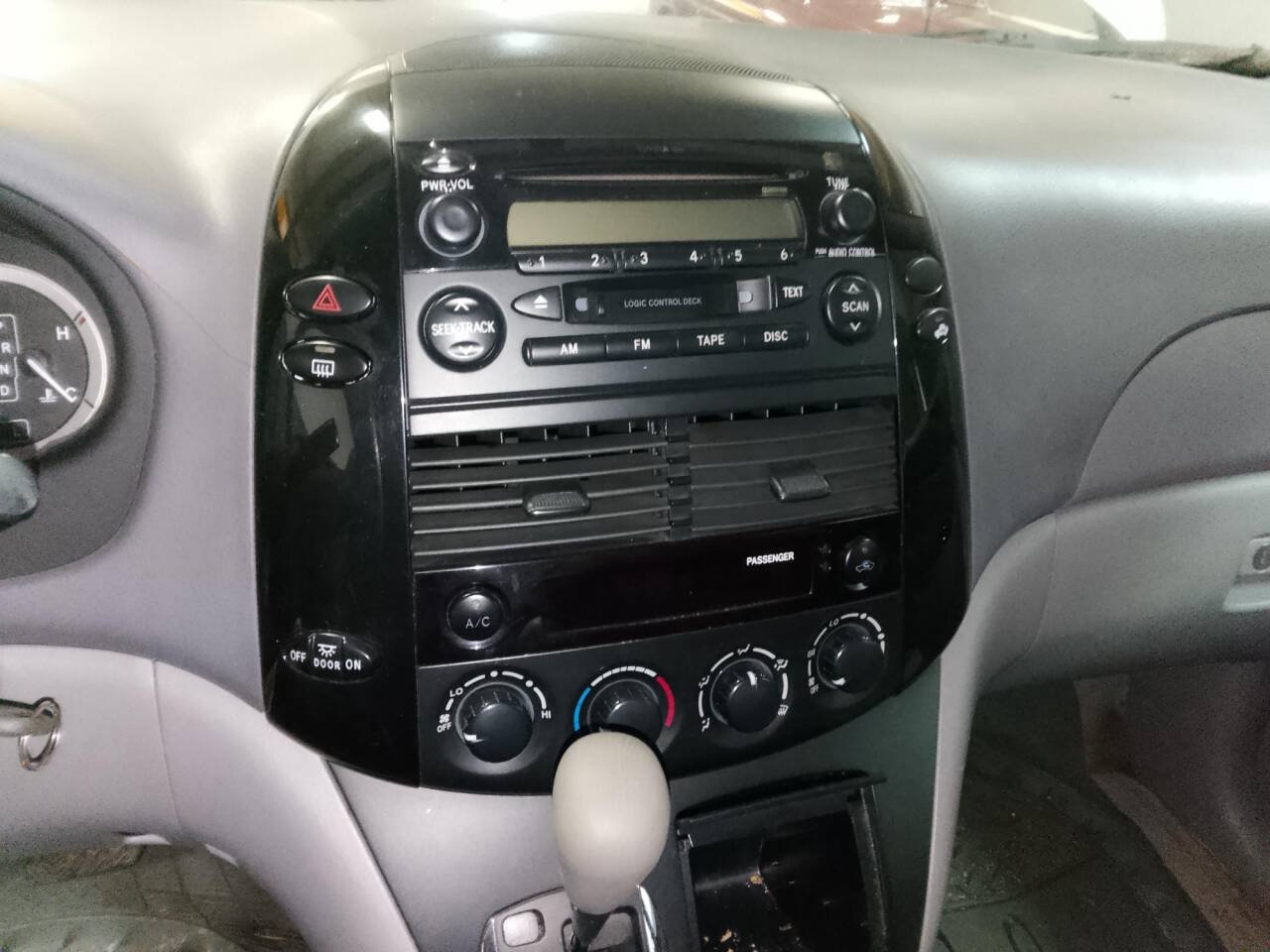 Used 2005 Toyota Sienna FWD image 28