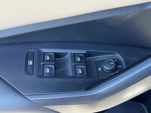 Used 2019 Volkswagen Jetta SEL Premium image 14