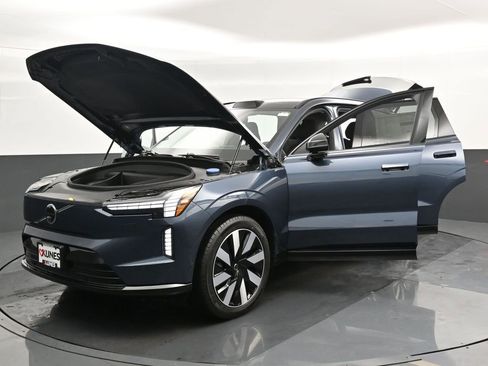 New 2025 Volvo EX90 Ultra image 47