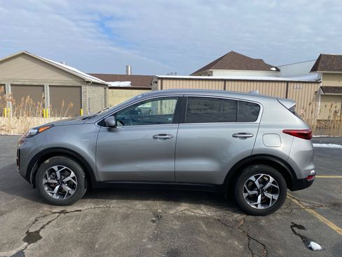 Used 2020 Kia Sportage LX image 4