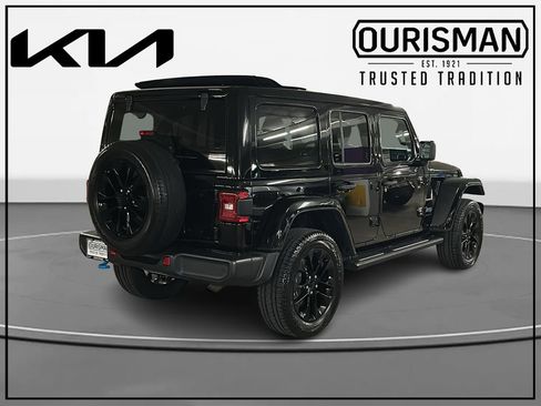 Used 2023 Jeep Wrangler Unlimited Sahara w/ Cold Weather Group AWD/4WD image 4