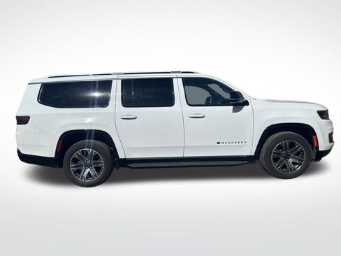 Certified 2024 Jeep Wagoneer L Series II w/ Flexible Seating Group image 5