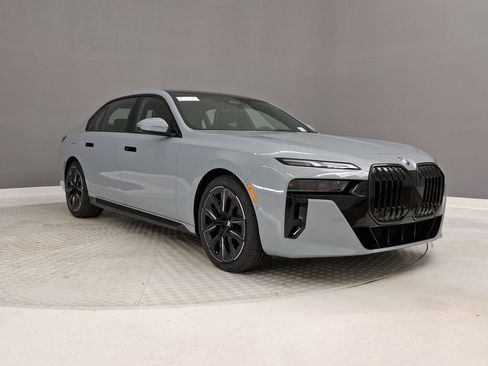 New 2026 BMW 740i w/ Premium Package image 5