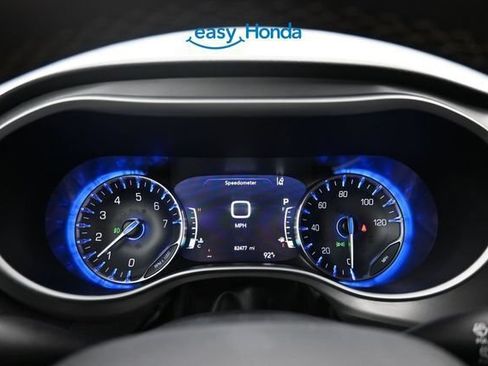 Used 2025 Chrysler Pacifica Select FWD image 9