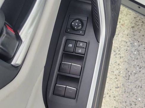 Used 2025 Toyota RAV4 XLE FWD image 22