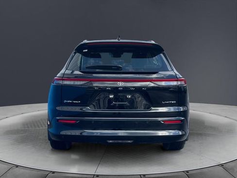 Used 2025 Toyota Crown Signia w/ Advanced Technology Package image 4