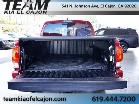 Used 2017 Toyota Tacoma TRD Sport AWD/4WD image 13