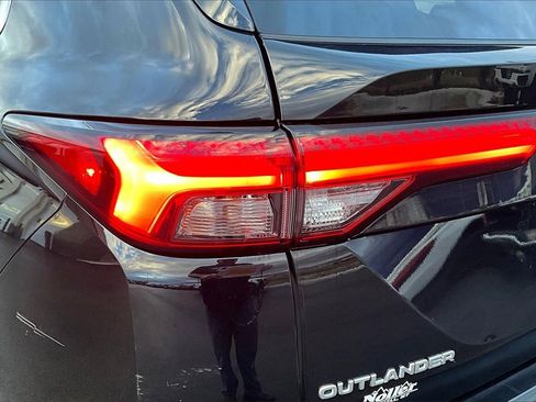 Used 2024 Mitsubishi Outlander SE Black Edition image 31