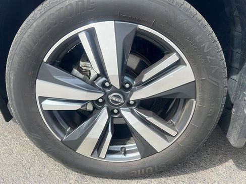 Used 2023 Nissan Rogue SL w/ SL Premium Package image 10