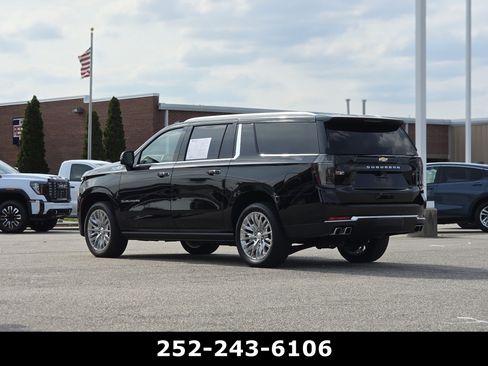 Used 2025 Chevrolet Suburban High Country AWD/4WD image 5
