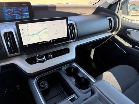 Used 2025 Ford Expedition Active image 18