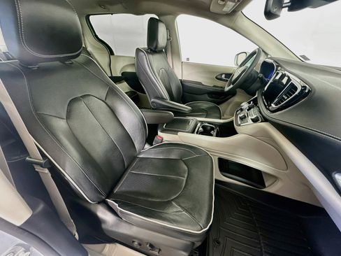 Used 2022 Chrysler Pacifica Limited FWD image 33