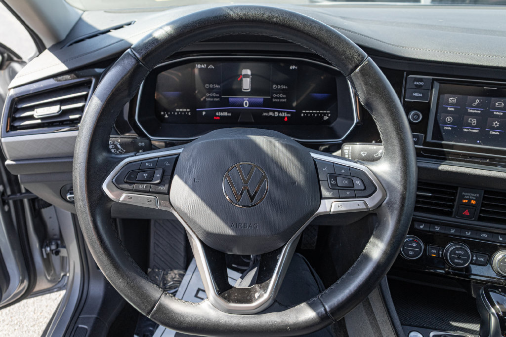 Certified 2024 Volkswagen Jetta SE FWD image 21